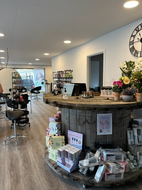 Salon M | Frisør i Allerød Salon M | Frisør i Allerød
